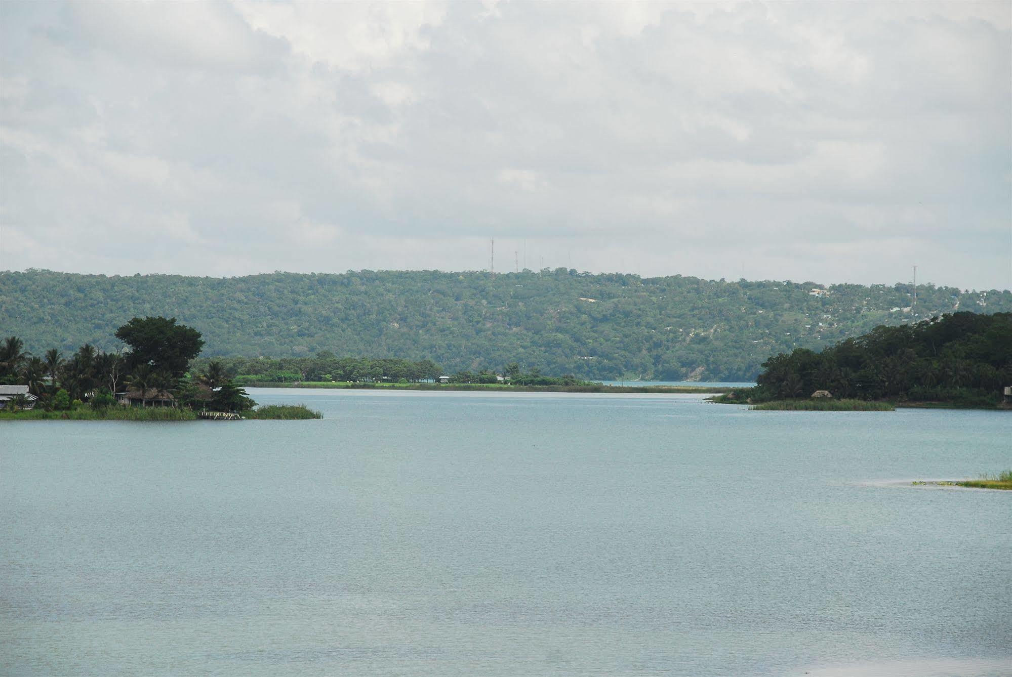 Peten Esplendido Flores Kültér fotó