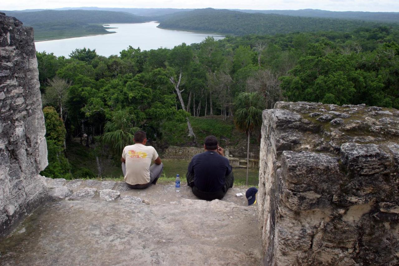 Peten Esplendido Flores Kültér fotó